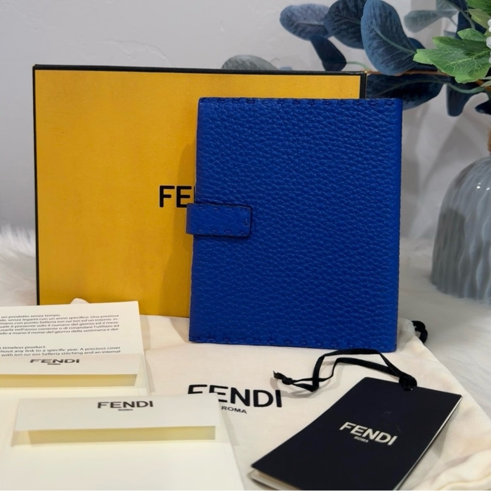 Fendi Blue Pebbled Leather weekly Small Agenda - Picture 15 of 16